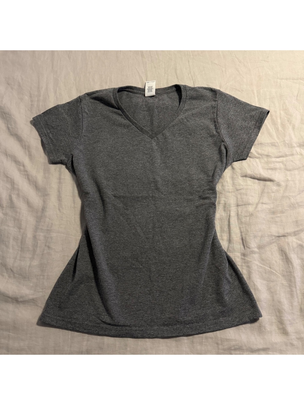 gildan gray v-neck t-shirt